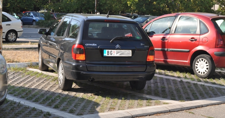 Blog Da li pobesnite kad vidite da je neko zauzeo dva parking mesta?